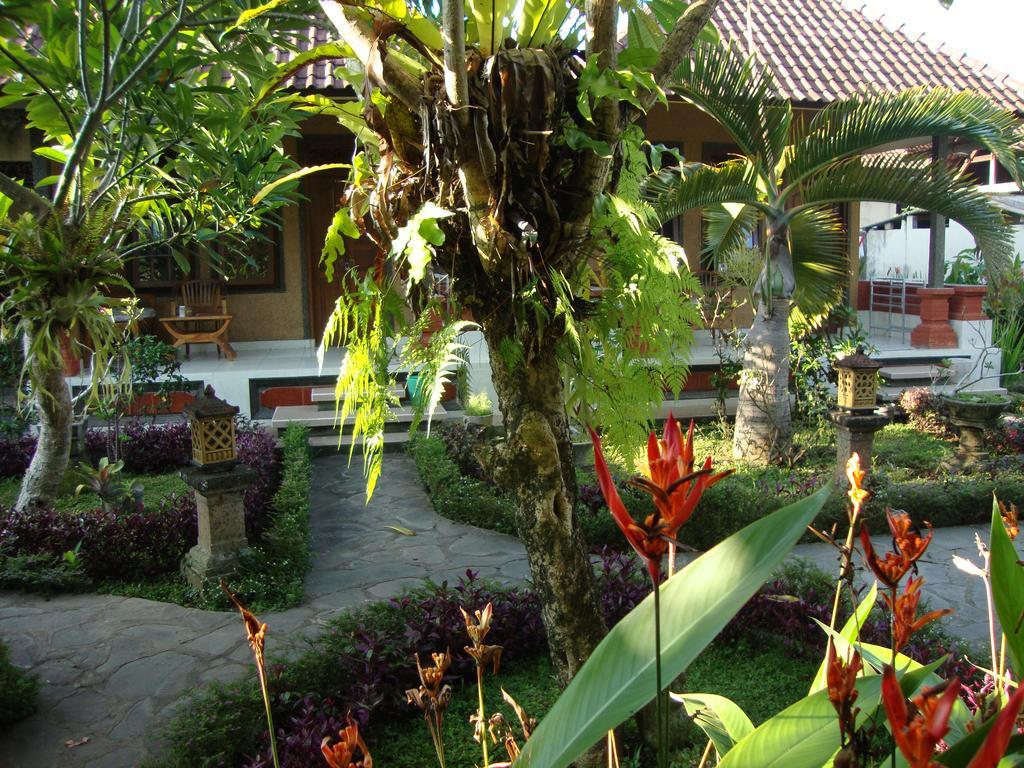 Gusti Home Stay Ubud Экстерьер фото