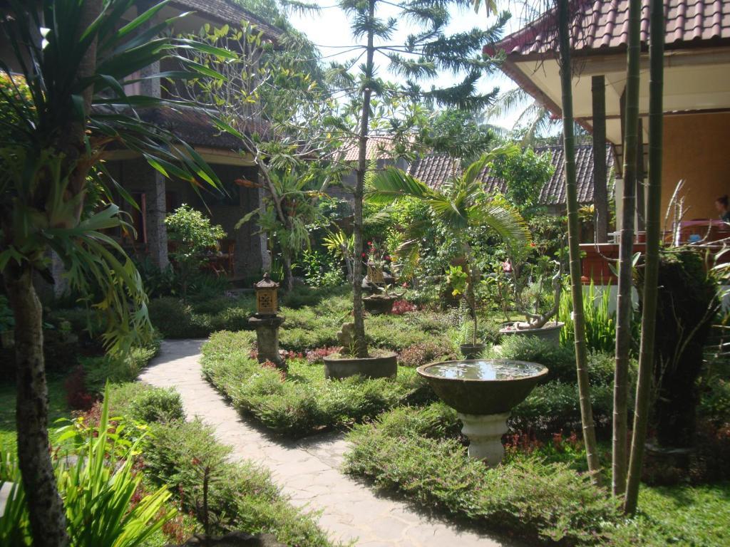 Gusti Home Stay Ubud Экстерьер фото