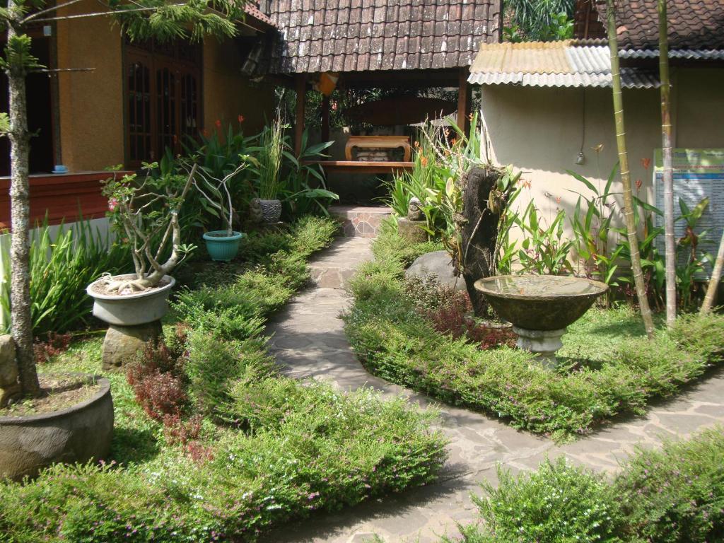 Gusti Home Stay Ubud Экстерьер фото